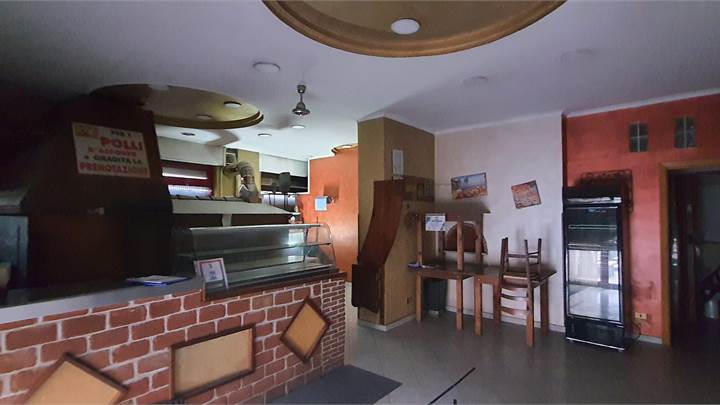 CESSIONE ATTIVITA' DI PIZZERIA E GIRARROSTO